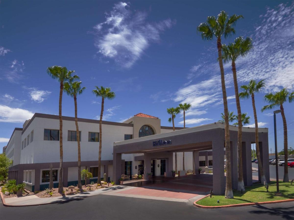Hilton Airport Hotel 3*