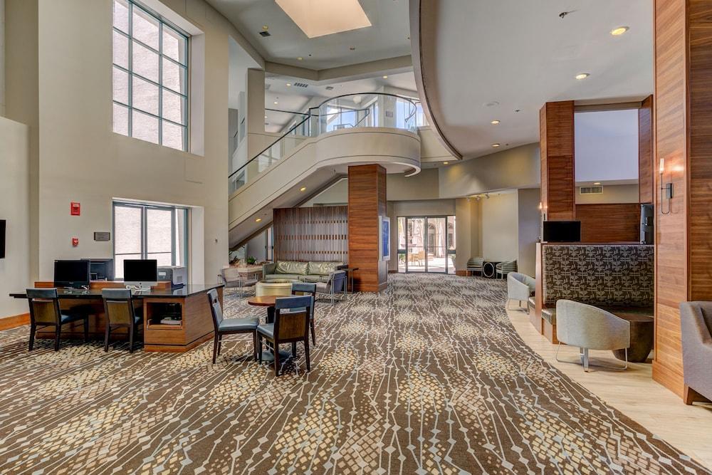 Hilton Airport Hotel 3*