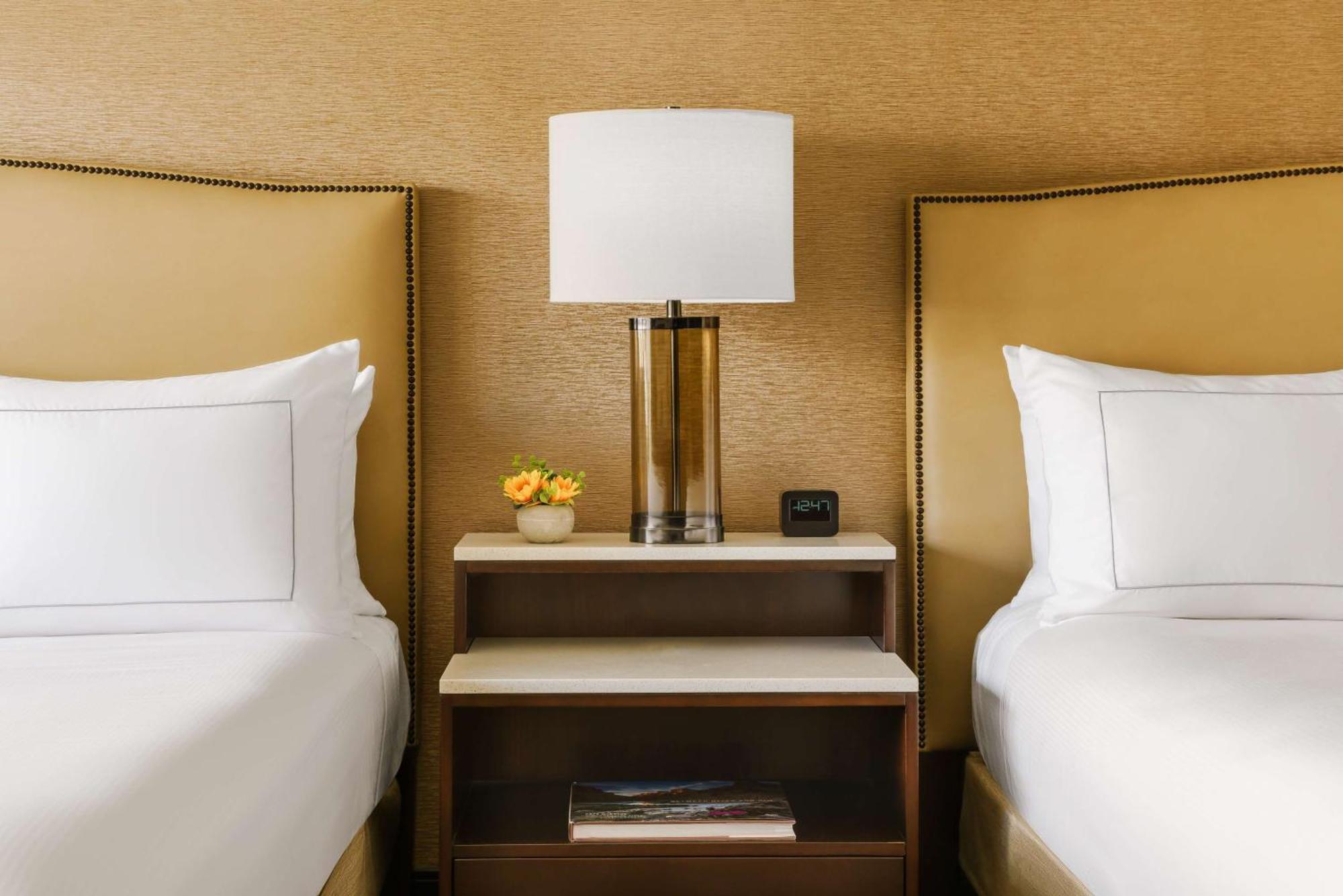 Hilton Airport Hotel 3*