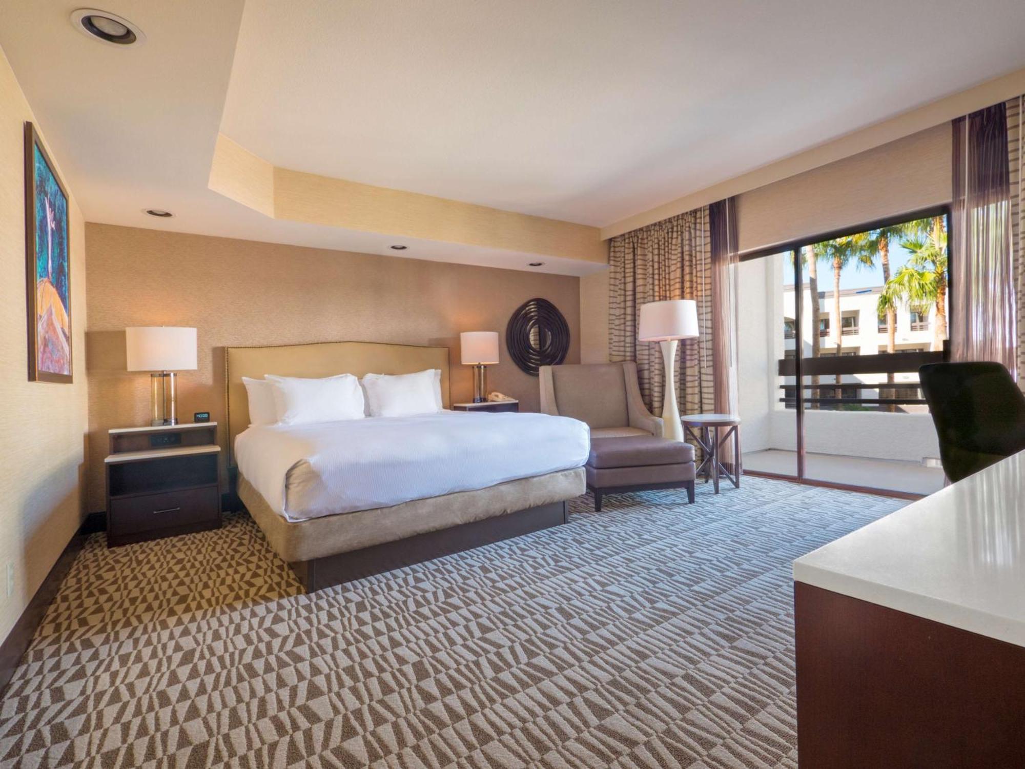 Hilton Airport 3*