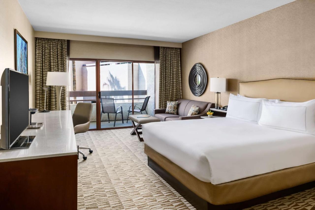 Hilton Airport 3*