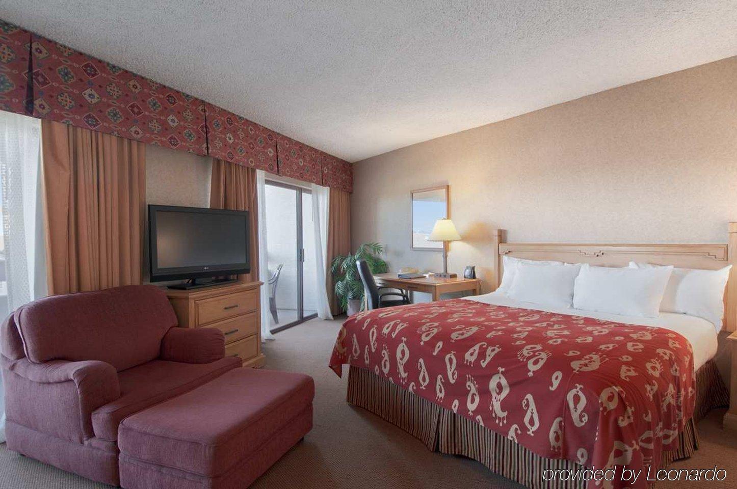 Hilton Airport Hotel 3*